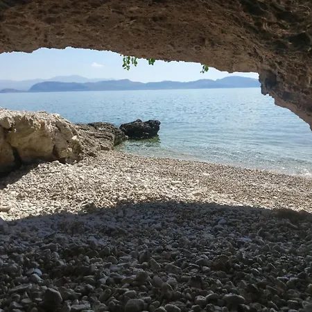 Cave U6, Near Nafplio, * Киверион