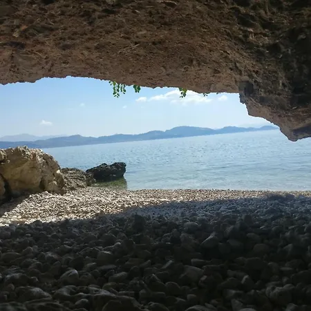 Cave U6, Near Nafplio, Kivérion
